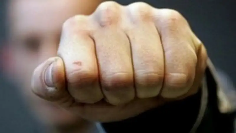 В Актобе полицейский подрался из-за девушки