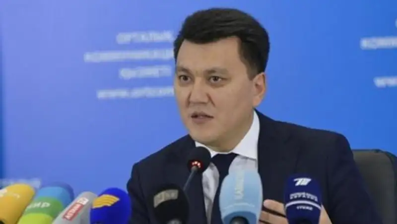 Политолог: Атамбаев пытается увести от обсуждения итогов своего президентства