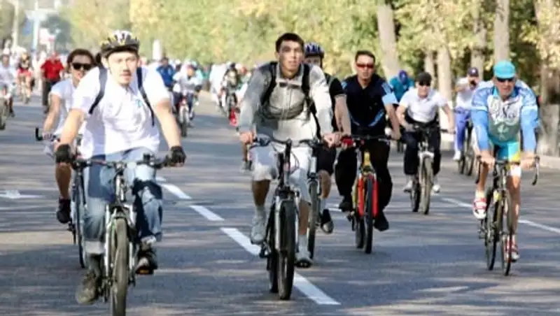 В Алматы будет ограничено движение транспорта из-за велопробега 