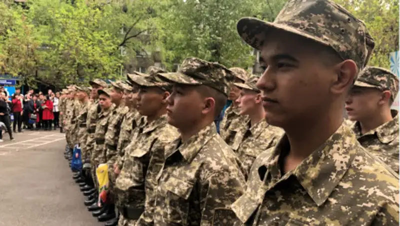50 алматинских новобранцев отправились служить в танковую бригаду в Отаре