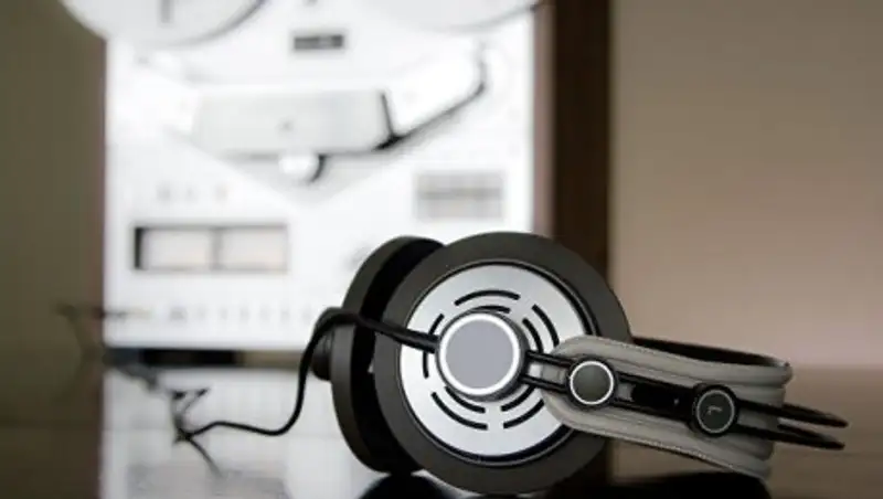 Американец подал в суд на компанию, заподозрив ее в слежке через наушники