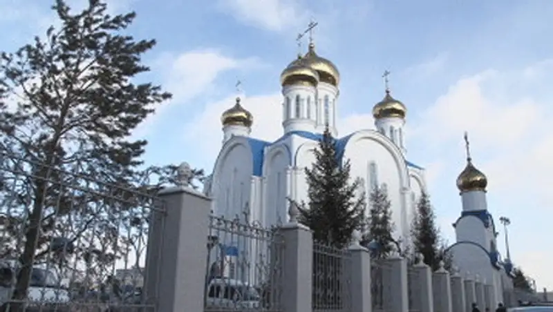 Митрополит Александр наградил акима Акмолинской области орденом «Благодарность», фото - Новости Zakon.kz от 09.11.2013 01:57