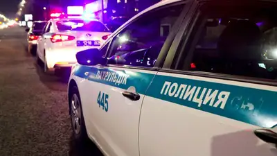 Двух человек на самокате сбил водитель маршрутки в центре Уральска , фото - Новости Zakon.kz от 23.05.2023 03:57