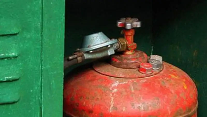 В Семее из-за протекающего газового баллона едва не погибли три человека