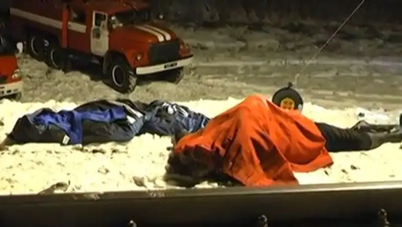 Отец погибшего подростка спас из искореженной поездом маршрутки четверых  