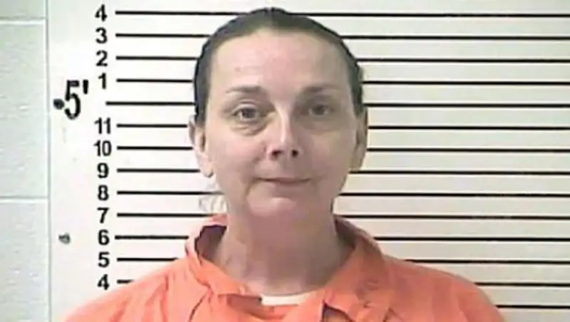 Американка объявила себя мертвой и нарекла девой Марией