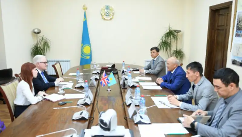 Шукеев встретился с послом Великобритании