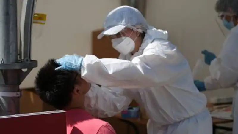 Сразу 46 казахстанцев умерли от КВИ и пневмонии за сутки