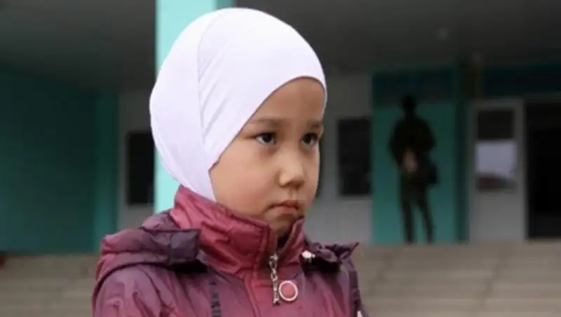 В школах РК могут разрешить ношение платка, если того потребует родительская общественность