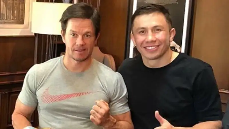 Головкин подарил перчатки с автографом звезде фильма «Боец»