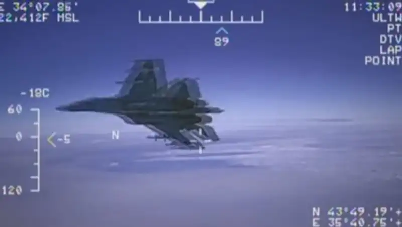 Перехват самолета-разведчика США у границ РФ показали на видео