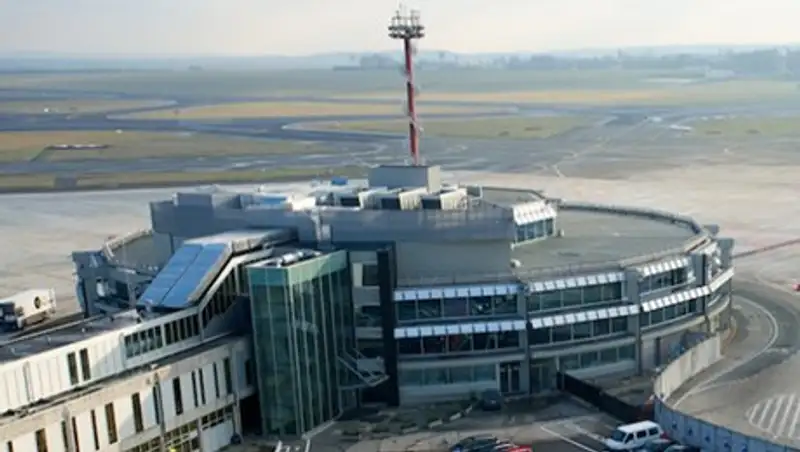 СМИ: аэропорт Брюсселя полностью блокирован из-за пожара