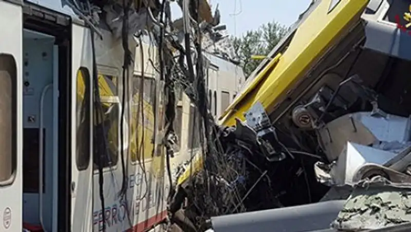 Число жертв столкновения поездов в Италии достигло 20 человек