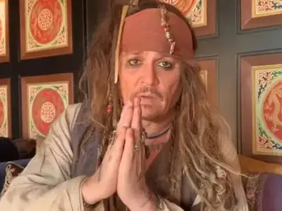 Депп в образе Джека Воробья позвонил тяжелобольному мальчику, фото - Новости Zakon.kz от 18.12.2022 08:35