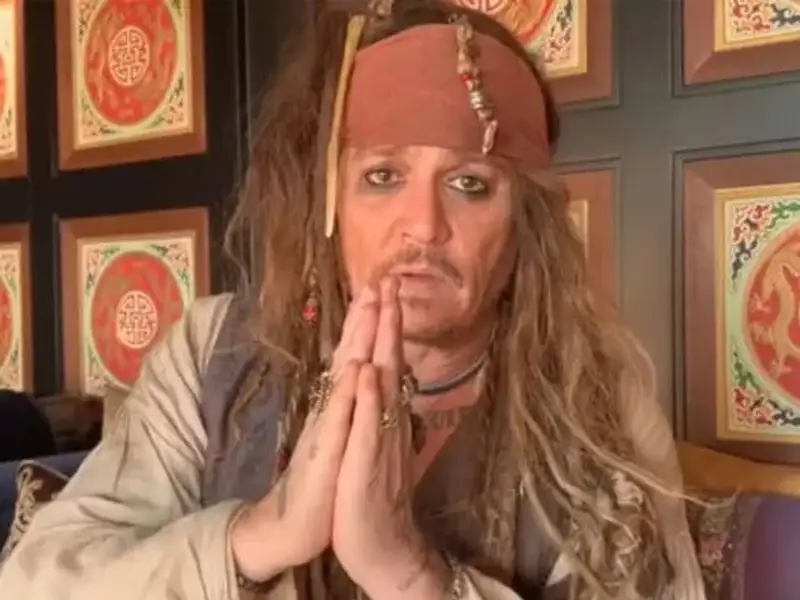 Джонни Депп в костюме Джека Воробья позвонил тяжелобольному ребенку