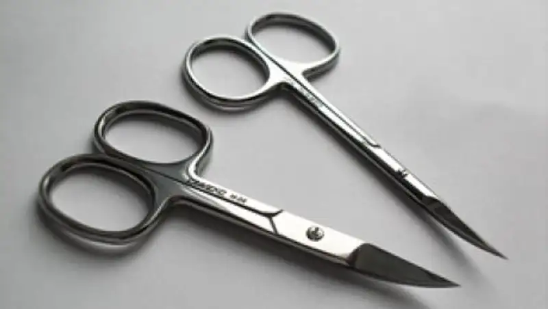 В Астане осудили мужчину, лишившего своего приятеля глаза маникюрными ножницами