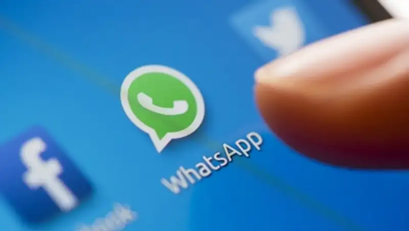 WhatsApp включил шифрование переписки