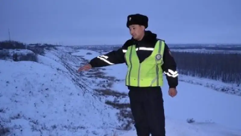 Двое полицейских в СКО награждены за спасение провалившегося под лед мужчины