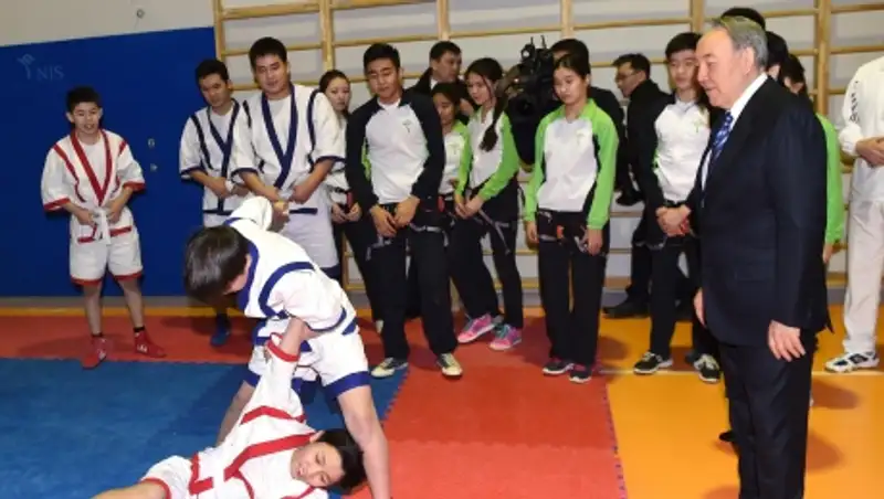 Президент посетил Интеллектуальную школу физико-математического направления в Актобе