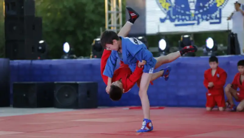 Около 10 тысяч зрителей собрал фестиваль боевых искусств в Атырау