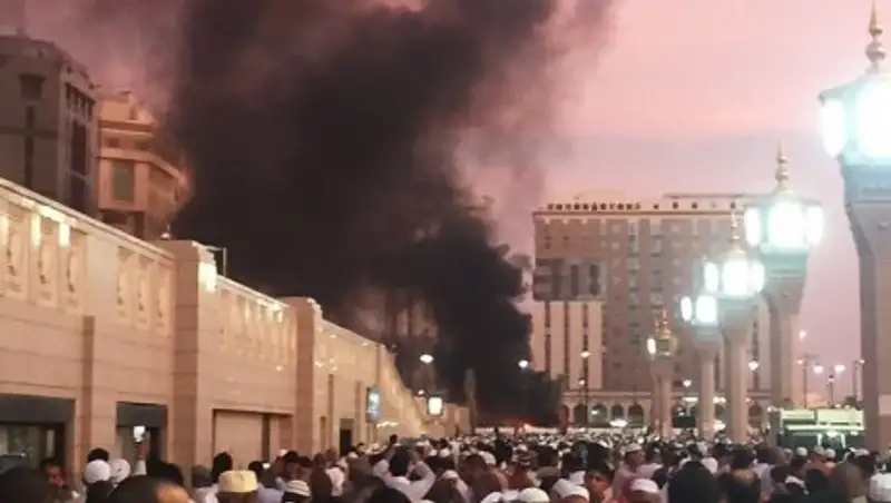 В теракте у Мечети Пророка в Медине погибли четверо силовиков