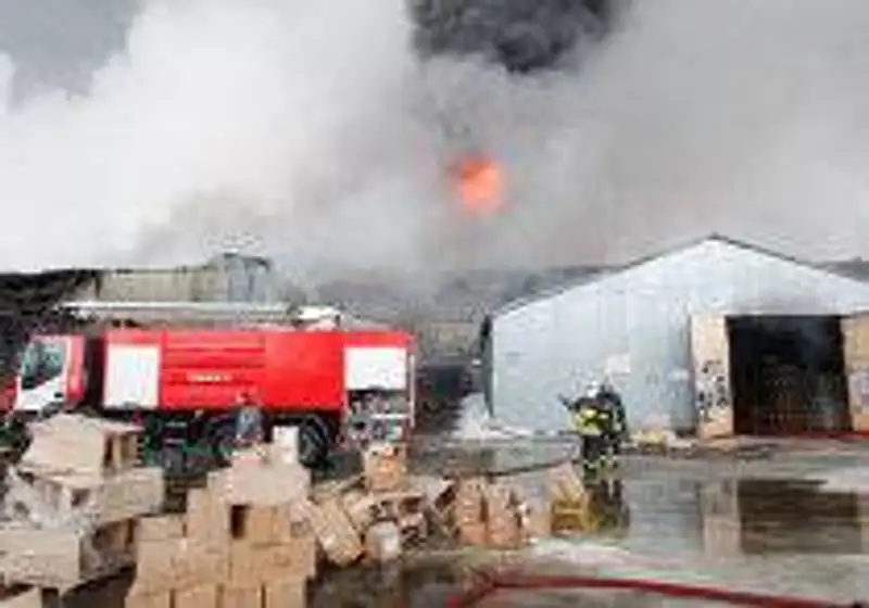 Крупный пожар произошел на мебельном складе в Астане, жертв нет, фото - Новости Zakon.kz от 05.12.2011 15:42