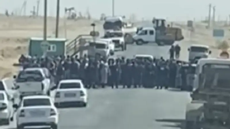 К бастующим сельчанам в Мангистау  обратились нефтяники