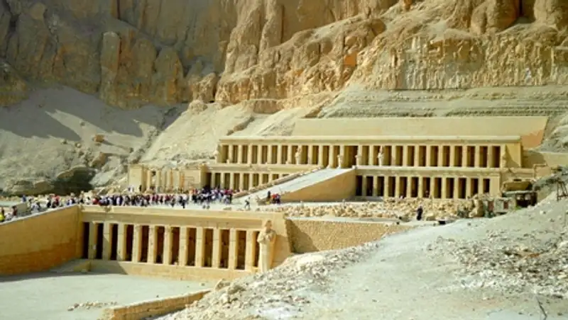 В Египте нашли полностью сохранившуюся древнюю гробницу знатной женщины