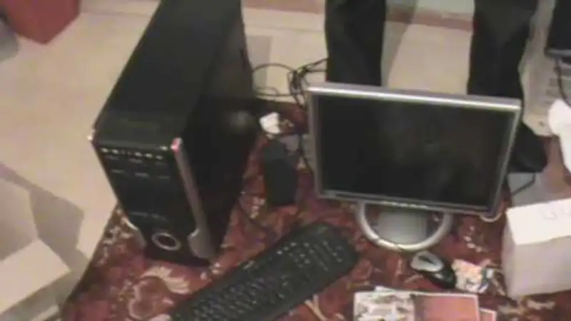 Точку оптовой продажи контрафактных дисков выявили в Алматы (фото), фото - Новости Zakon.kz от 18.11.2013 23:09