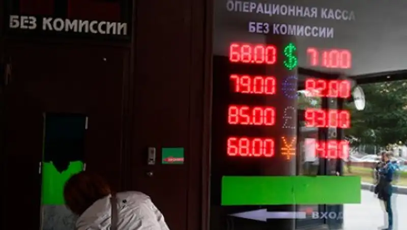 Курс рубля обвалился