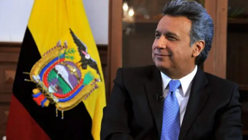 Президент и чиновники Эквадора вдвое сократят свою зарплату