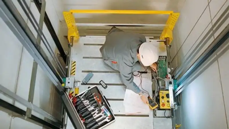 В Астане заменят более 80 лифтов