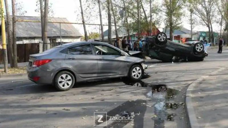 ДТП с перевертышем в Алматы - пострадала беременная женщина