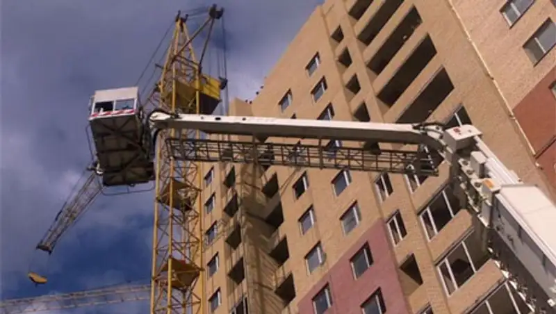 В Астане продолжается акция протеста на кране