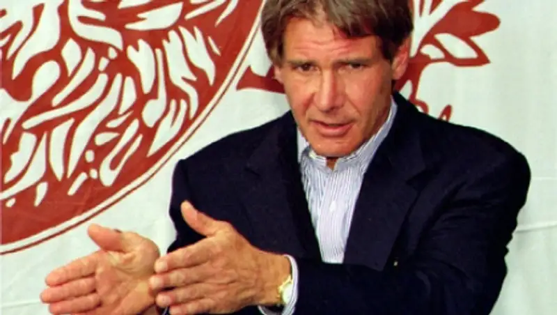 Актер Харрисон Форд пострадал при пилотировании ретро-самолета