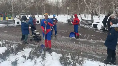 Супергерои из Marvel и DC чистили снег на улицах Алматы, фото - Новости Zakon.kz от 06.01.2023 19:43