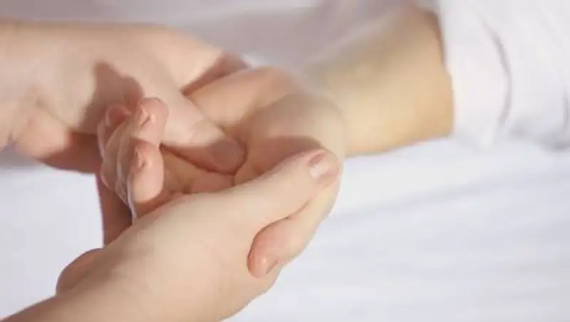 Врач назвала "безобидный симптом", говорящий о серьезных заболеваниях