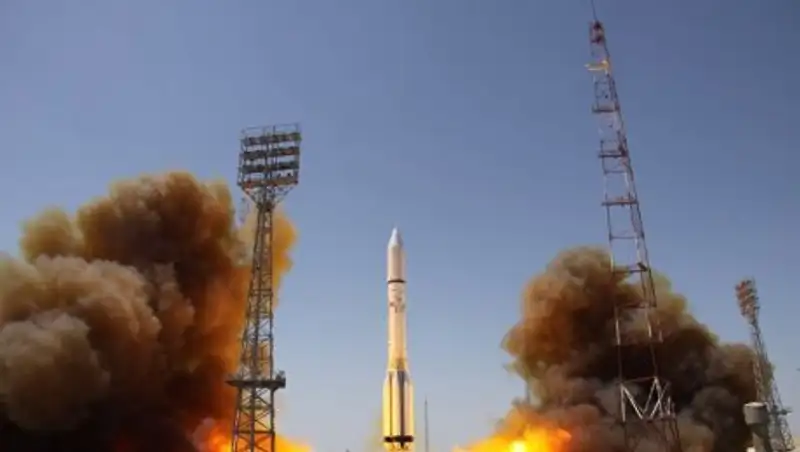 Ракета «Протон-М» с военным спутником стартовала с Байконура