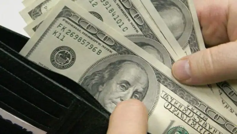 Тенге начал неделю с укрепления