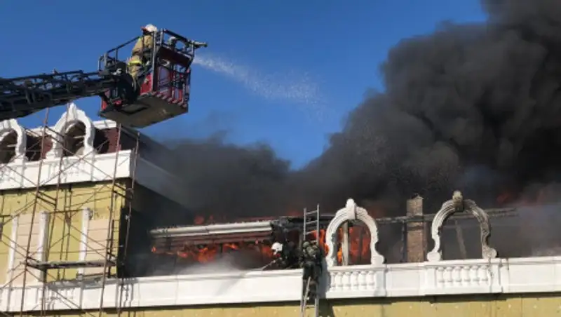 В депутатском городке столицы загорелся коттедж