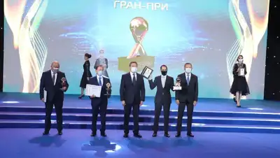 награждение, фото - Новости Zakon.kz от 07.12.2021 14:49