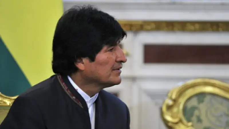 Президент Боливии осудил отстранение от власти президента Бразилии