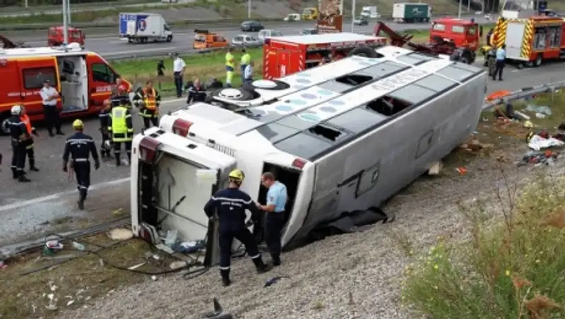 В Германии автобус с детьми попал в ДТП