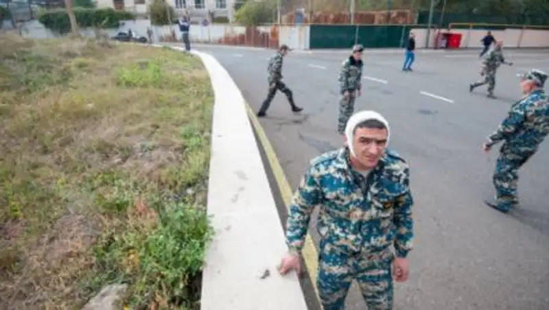 Десять спасателей пострадали при обстреле Степанакерта в Армении