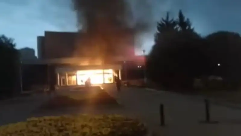 После храма в кино: Россиянин рассказал, как протаранил кинотеатр