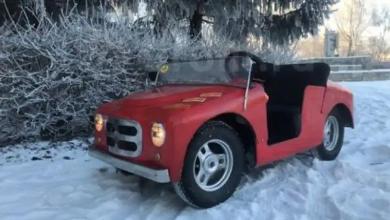 Алматинец выехал на дорогу на детском авто