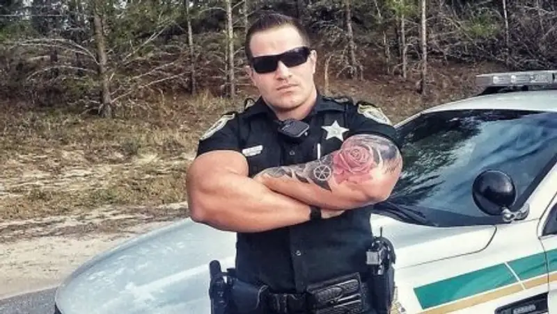 Может ли наличие тату повлиять на поступление в правоохранительные органы