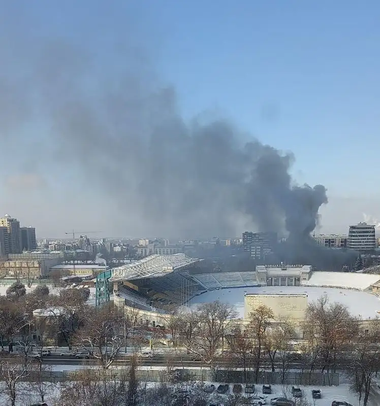 В Алматы загорелся дом с ресторанами быстрого питания, фото - Новости Zakon.kz от 12.01.2023 14:47