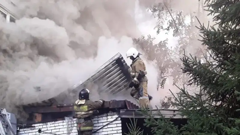 Из-за пожара в кафе эвакуировали 55 человек