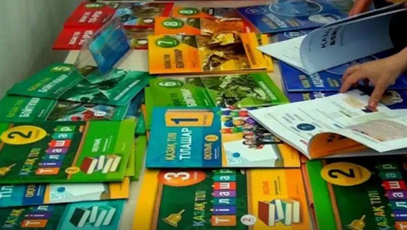 На школьниках ЮКО пробуют новые учебники